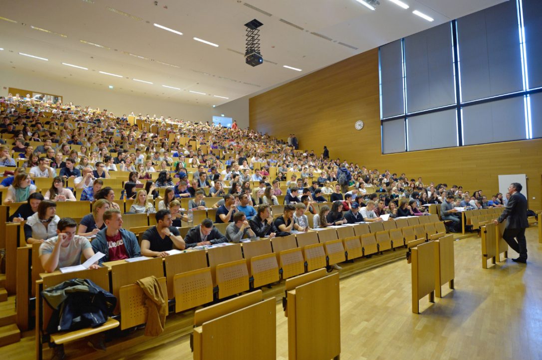 Should laptops be banished from lectures?